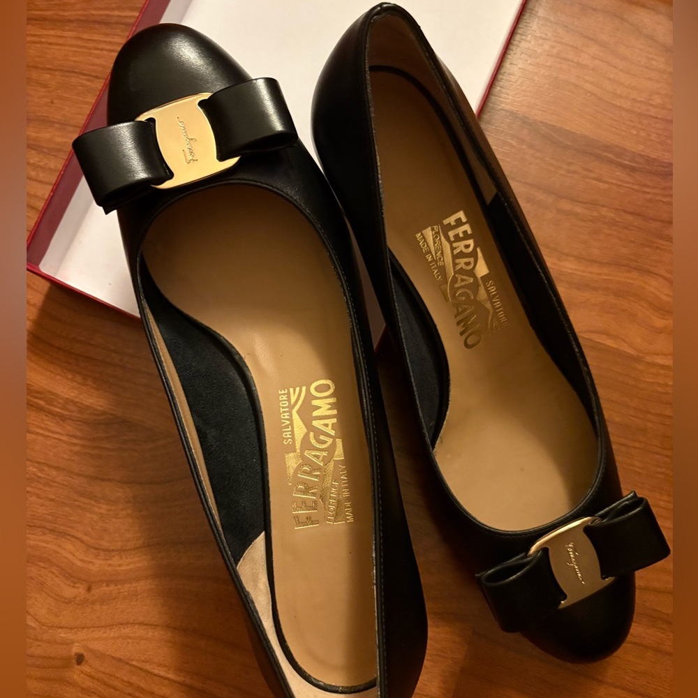 Salvatore Ferragamo Vara Soft Pump 7B
